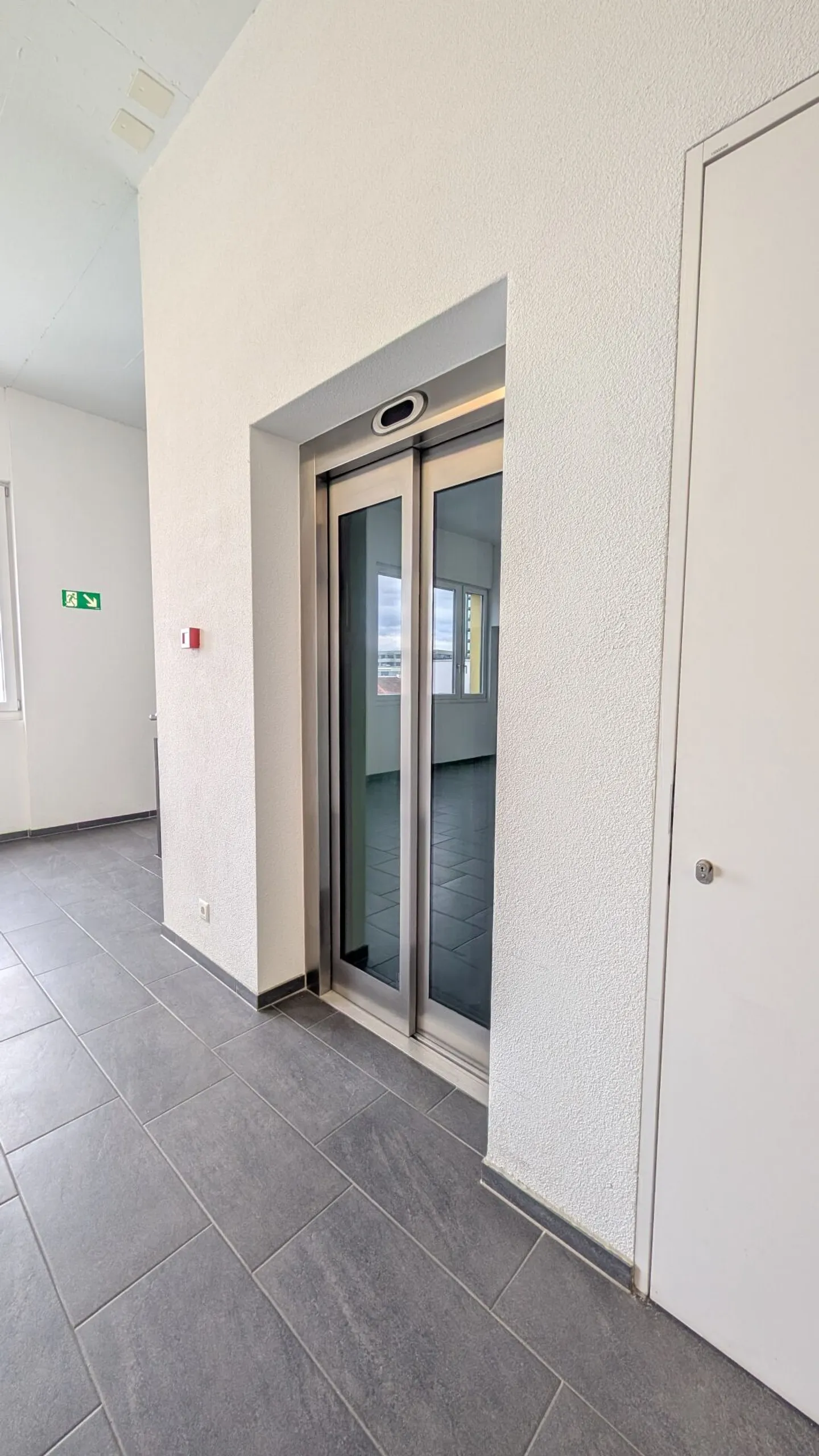 Espace de bureau attrayant et polyvalent à louer dans le parc industriel de Buss - Photo 3 sur 18