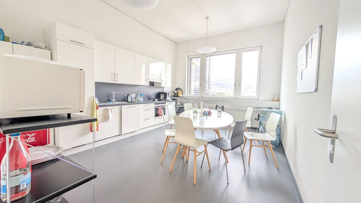 Espace de bureau attrayant et polyvalent à louer dans le parc industriel de Buss - Photo 11 sur 18