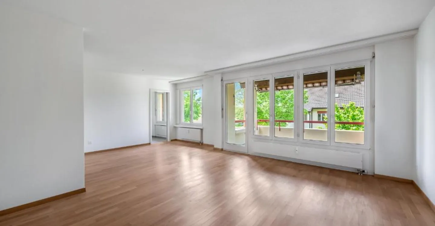 Spacious Family Apartment - Photo 3 of 8