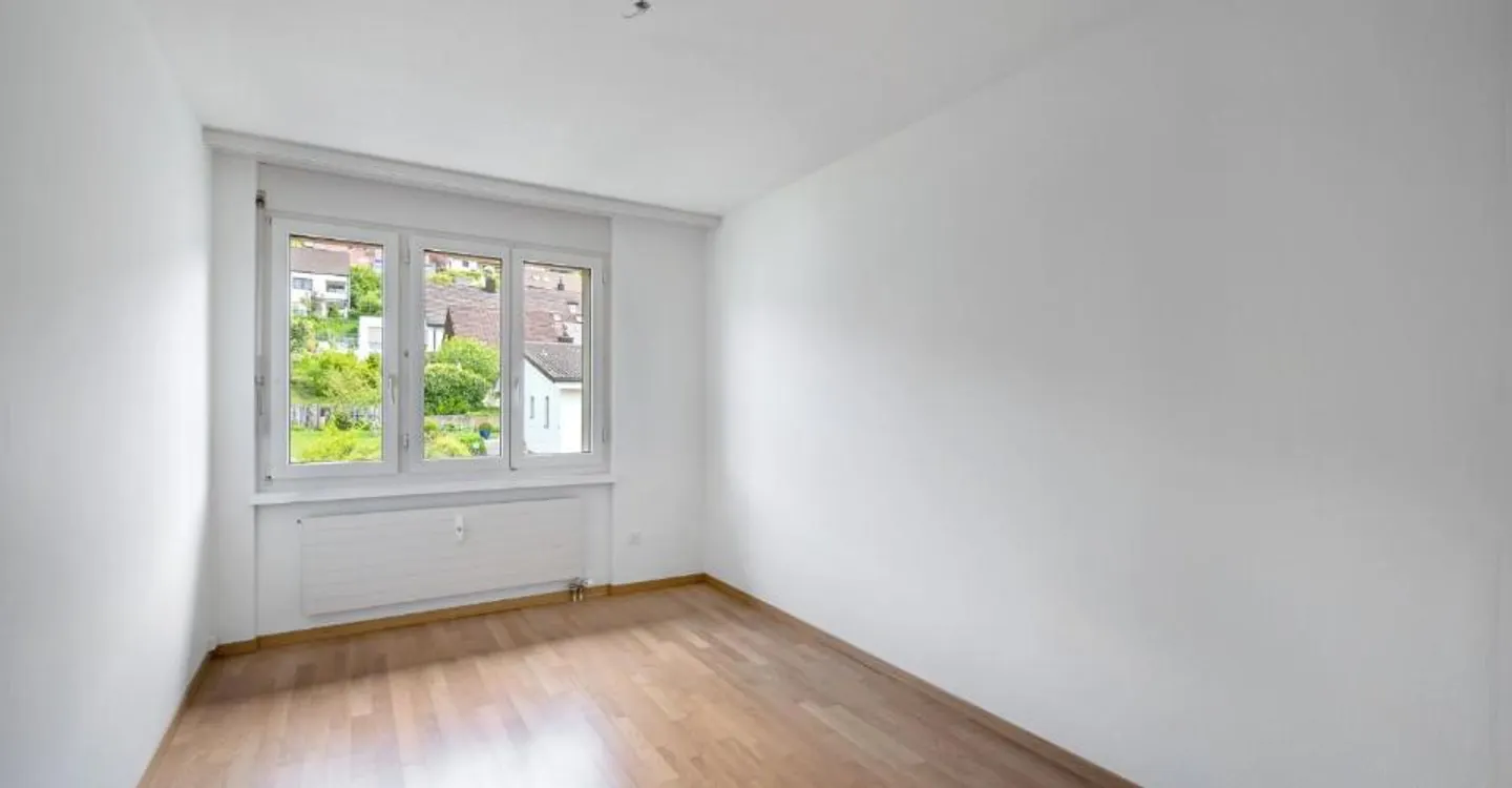 Spacious Family Apartment - Photo 4 of 8
