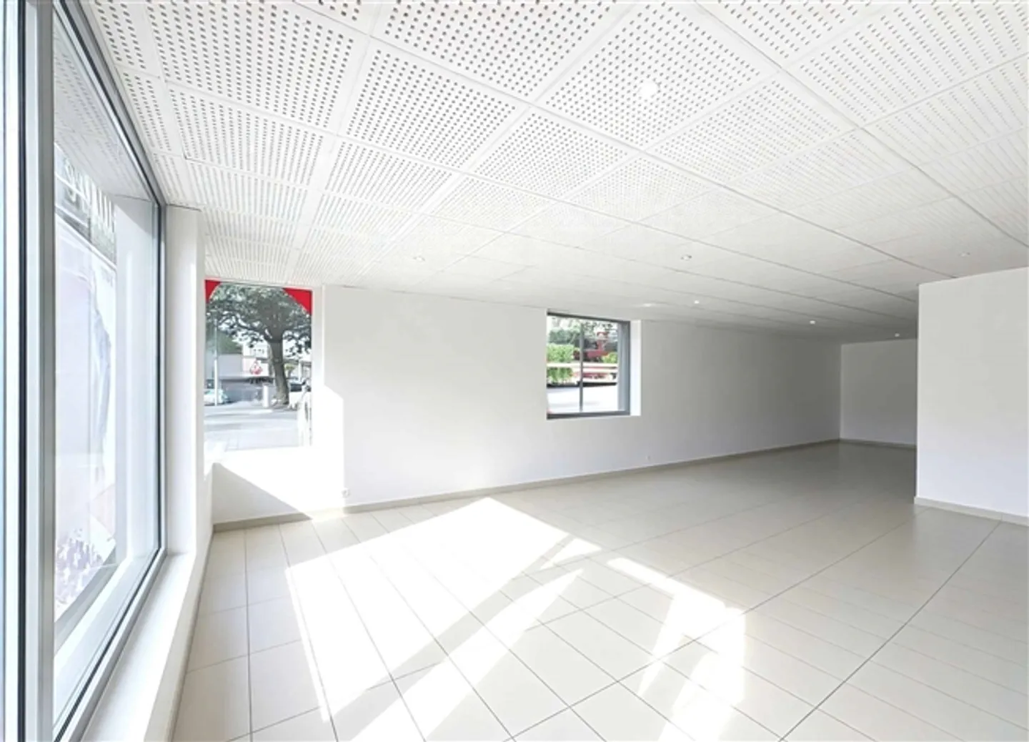 Excellent Commercial Space - Center of Montreux - Photo 2 of 11