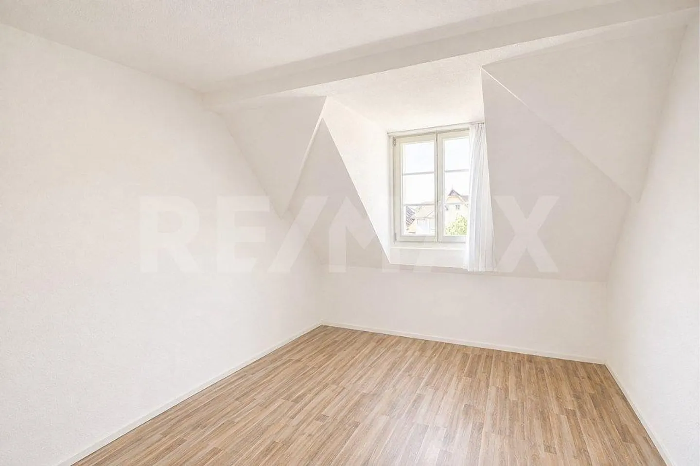 Three-family house: Maisonette apartment for personal use + from two rented apartments... - Photo 9 of 13