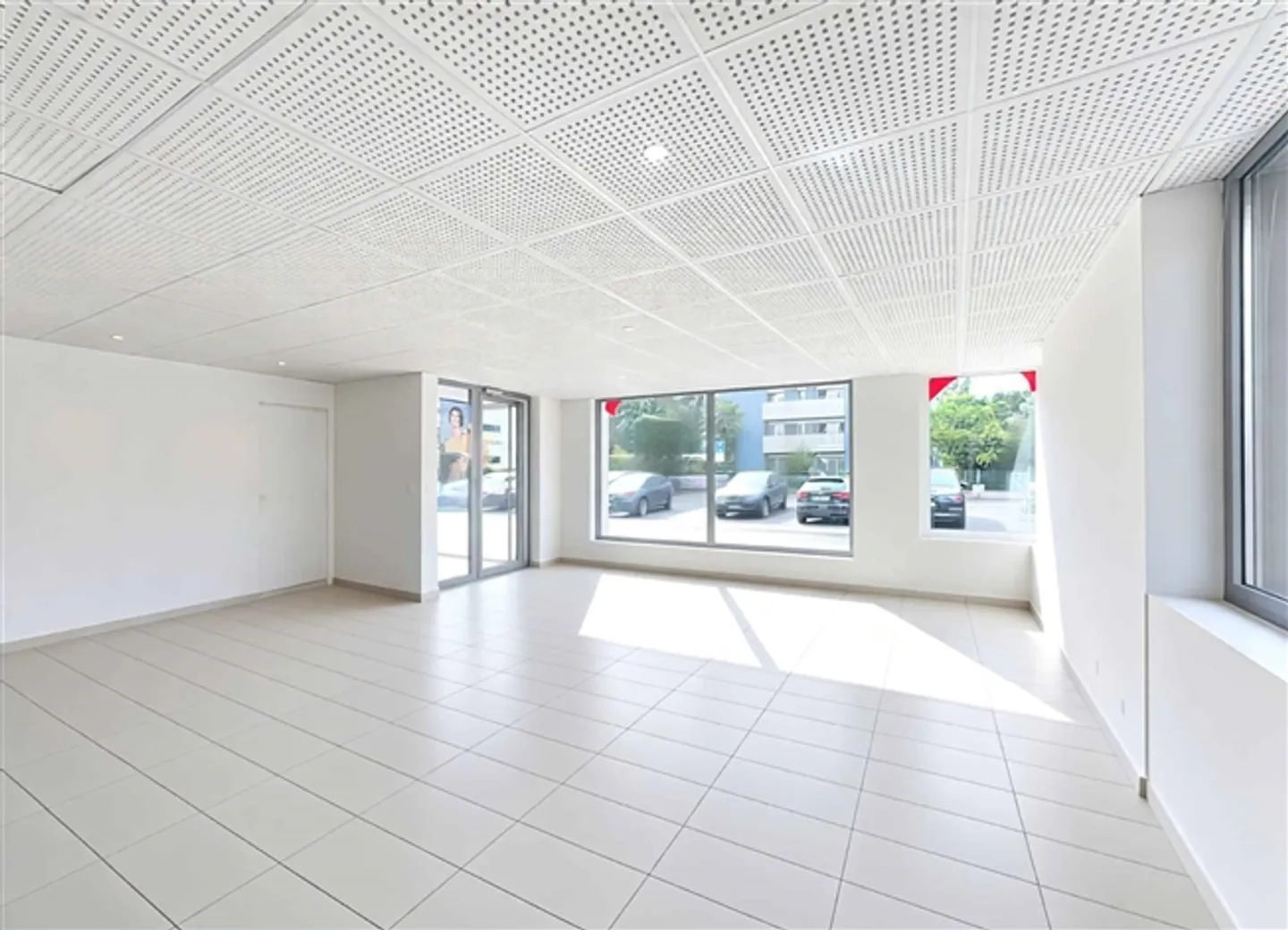 Excellent Commercial Space - Center of Montreux - Photo 3 of 11