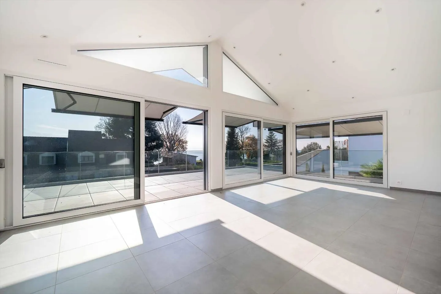 An exceptional property combining comfort, modernity, generous spaces, and lake view - Photo 4 of 13