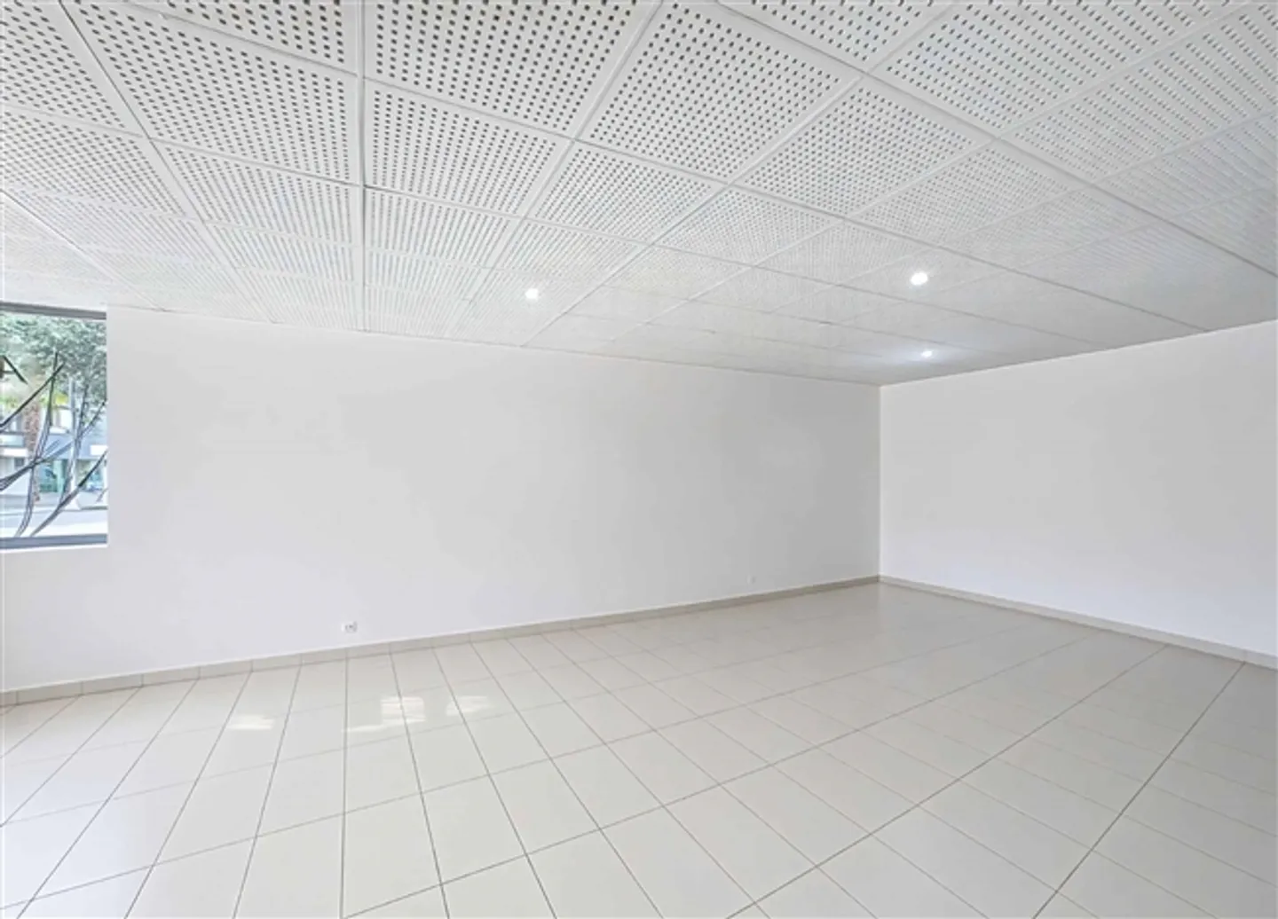 Excellent Commercial Space - Center of Montreux - Photo 5 of 11