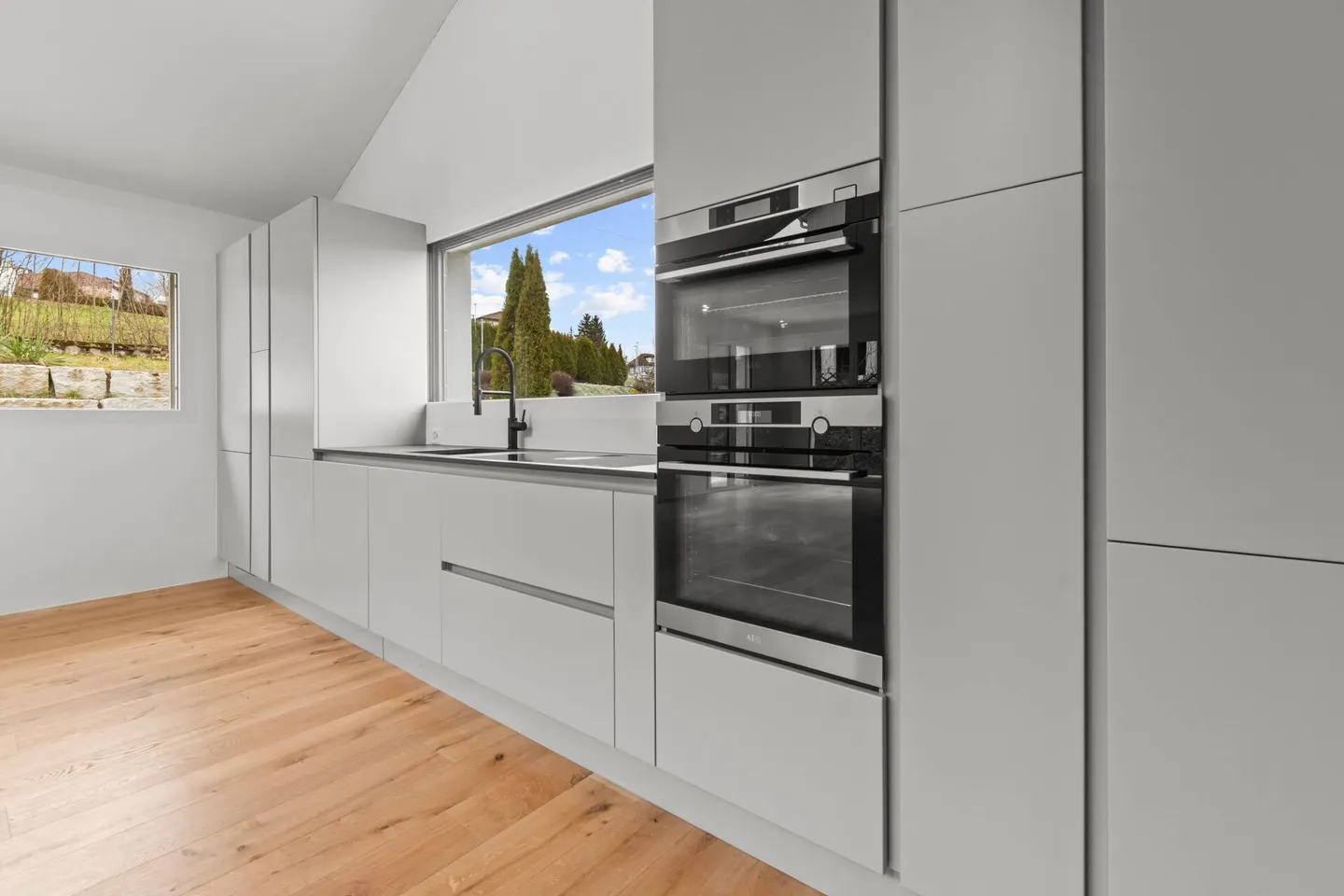 2025 Completely Renovated - 5.5 Room Detached House in Bergdietikon - Photo 7 of 31