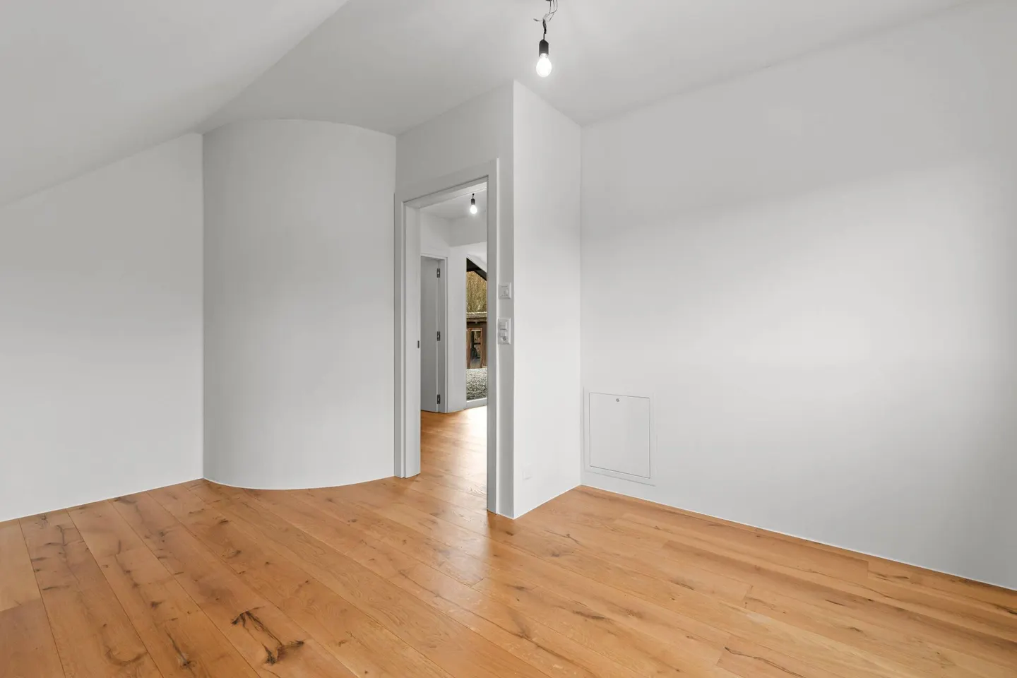 2025 Completely Renovated - 5.5 Room Detached House in Bergdietikon - Photo 21 of 31
