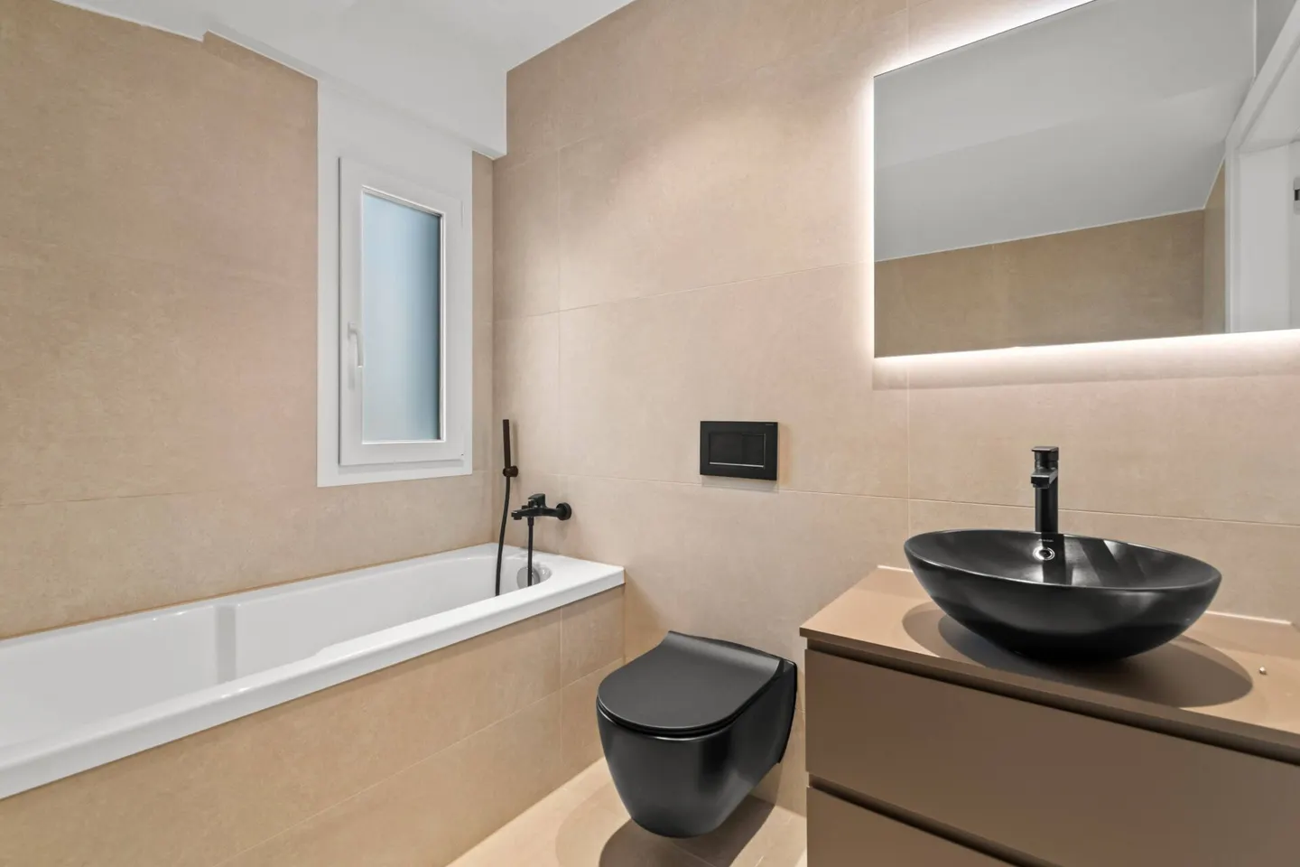 2025 Completely Renovated - 5.5 Room Detached House in Bergdietikon - Photo 24 of 31
