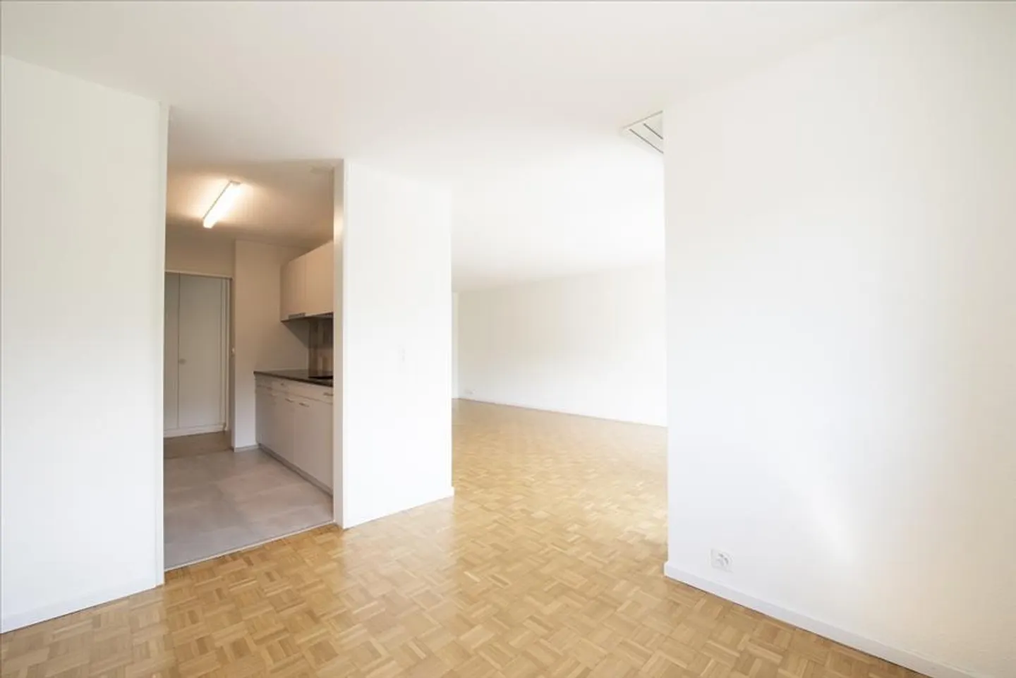 Appartement moderne spacieux dans un environnement verdoyant - Photo 3 sur 9