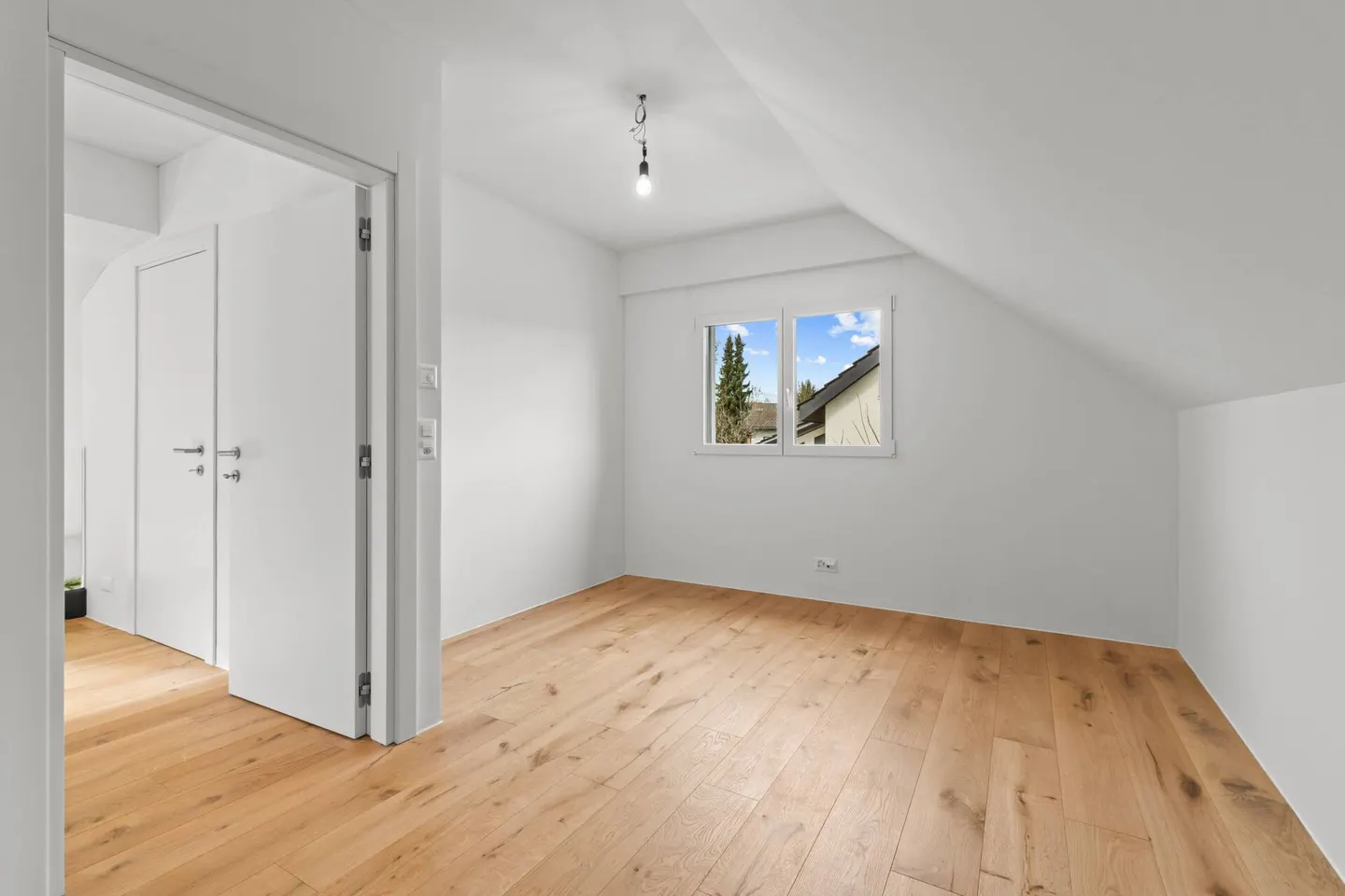 2025 Completely Renovated - 5.5 Room Detached House in Bergdietikon - Photo 25 of 31