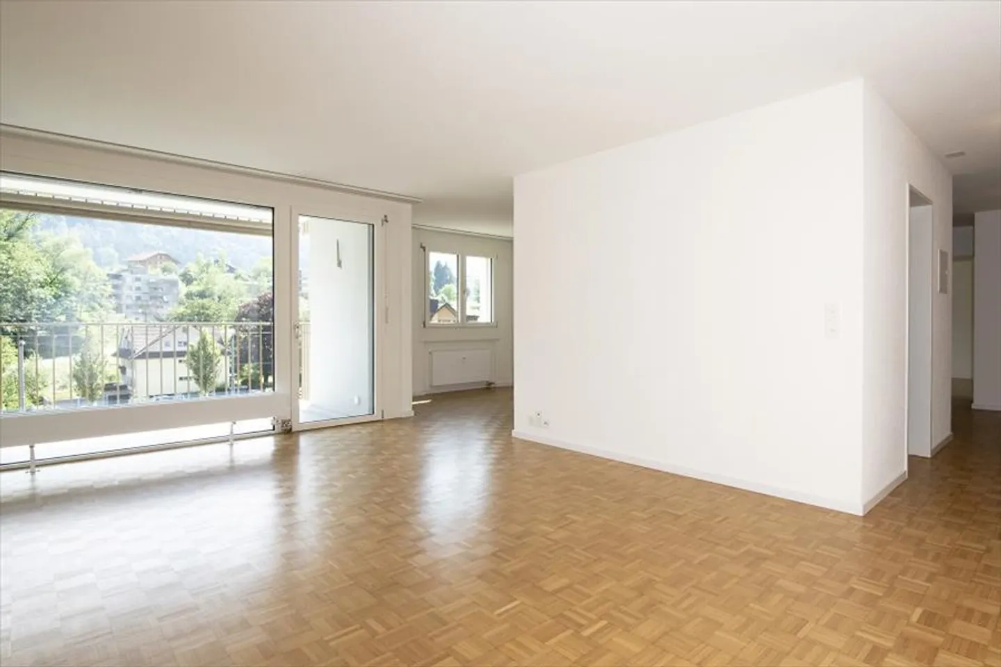 Appartement moderne spacieux dans un environnement verdoyant - Photo 4 sur 9