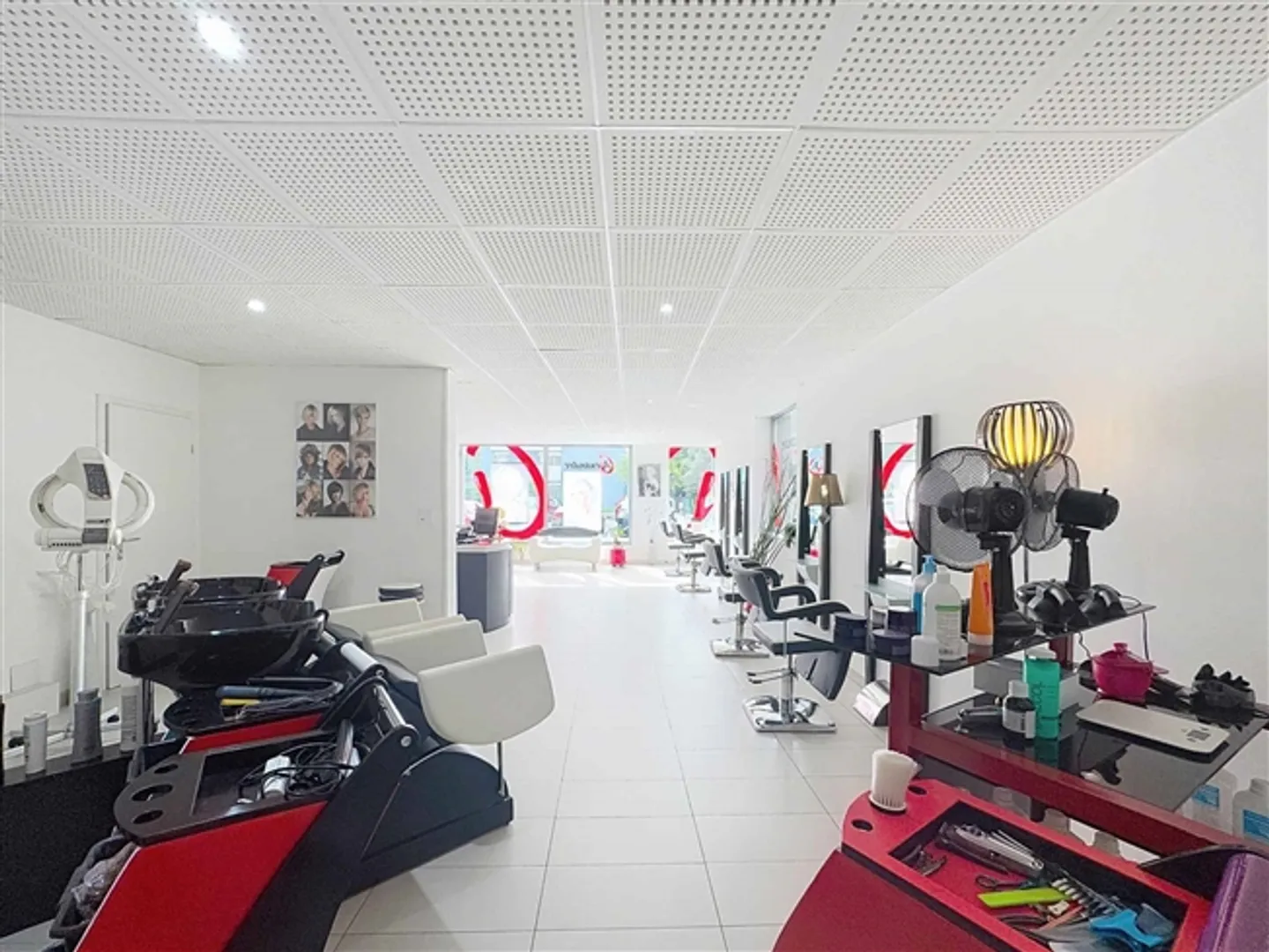 Excellent Commercial Space - Center of Montreux - Photo 8 of 11