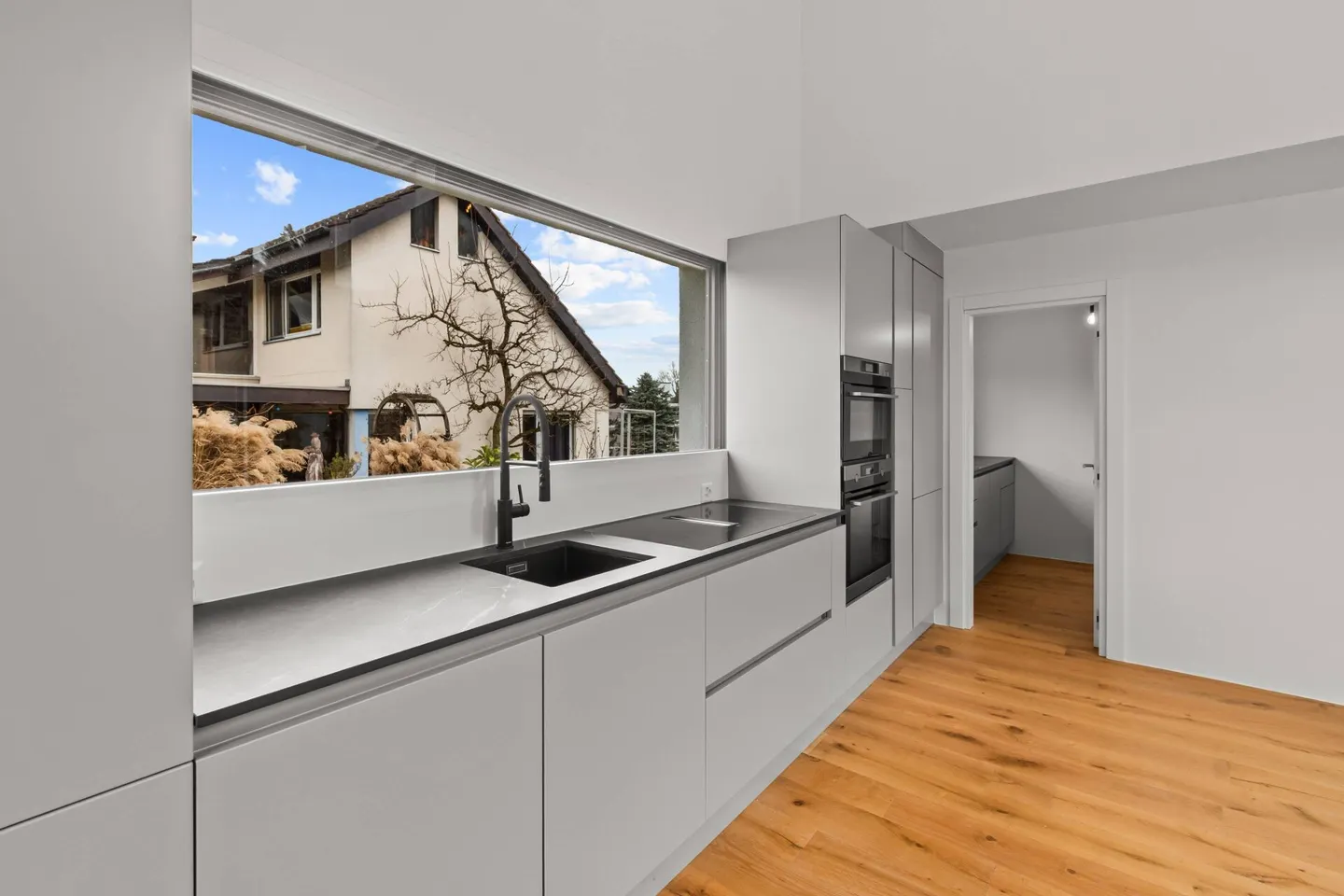 2025 Completely Renovated - 5.5 Room Detached House in Bergdietikon - Photo 11 of 31