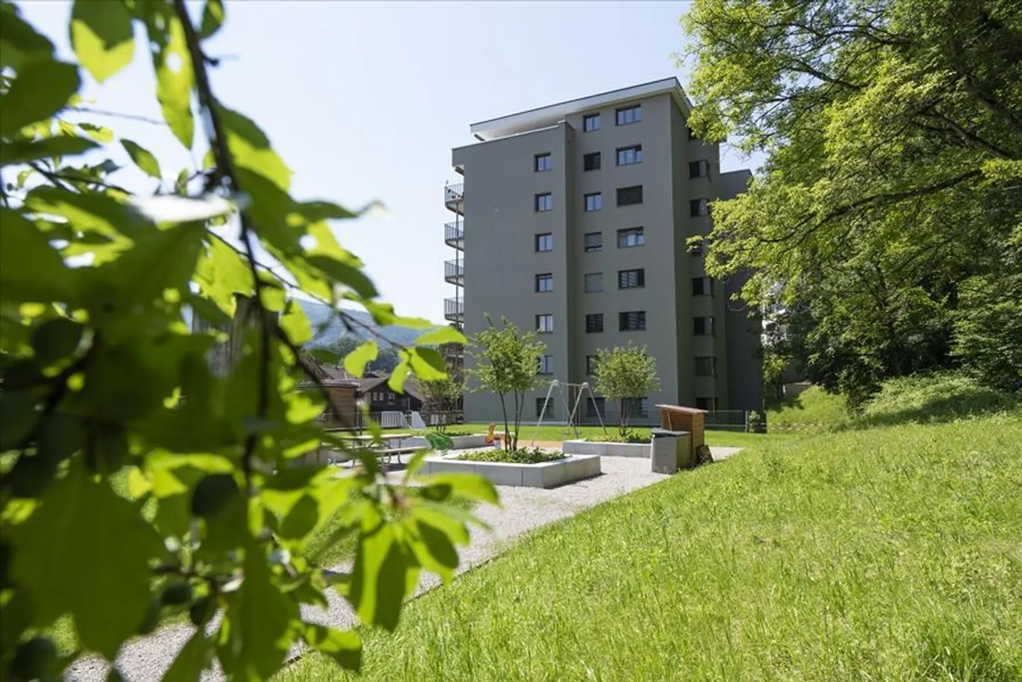 Appartement moderne spacieux dans un environnement verdoyant - Photo 1 sur 9