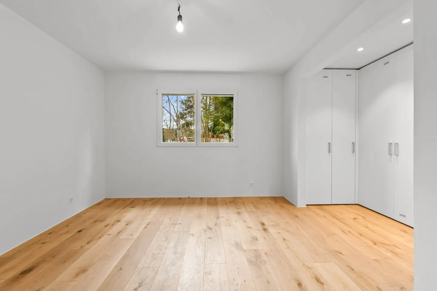 2025 Completely Renovated - 5.5 Room Detached House in Bergdietikon - Photo 15 of 31