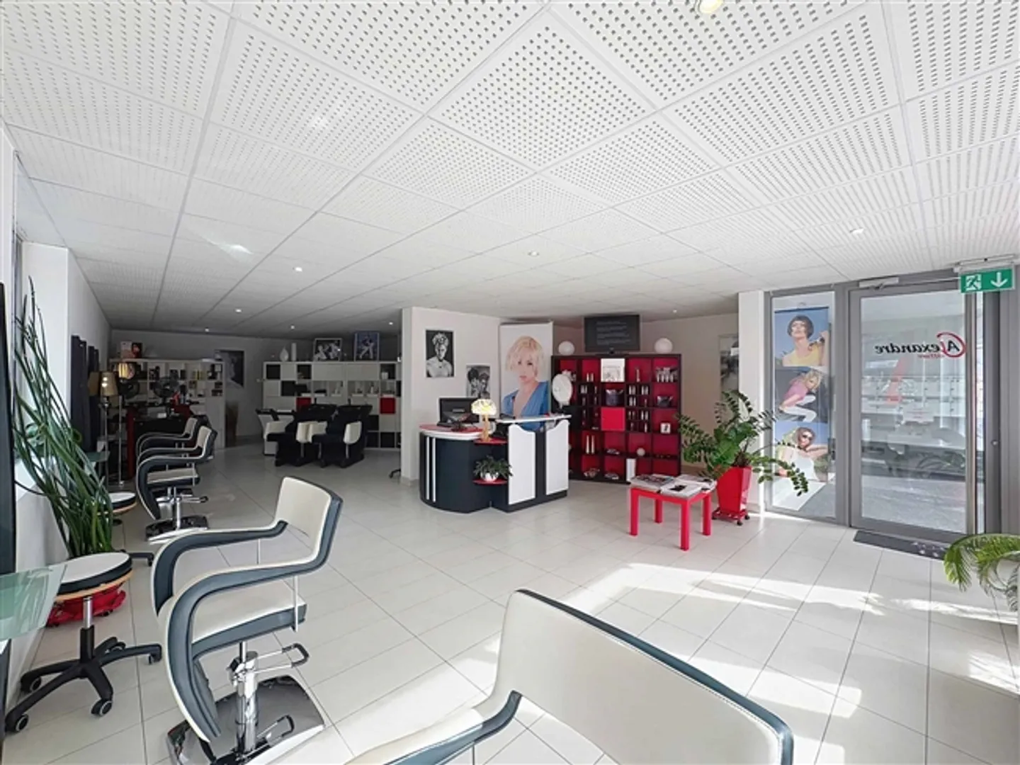 Excellent Commercial Space - Center of Montreux - Photo 10 of 11