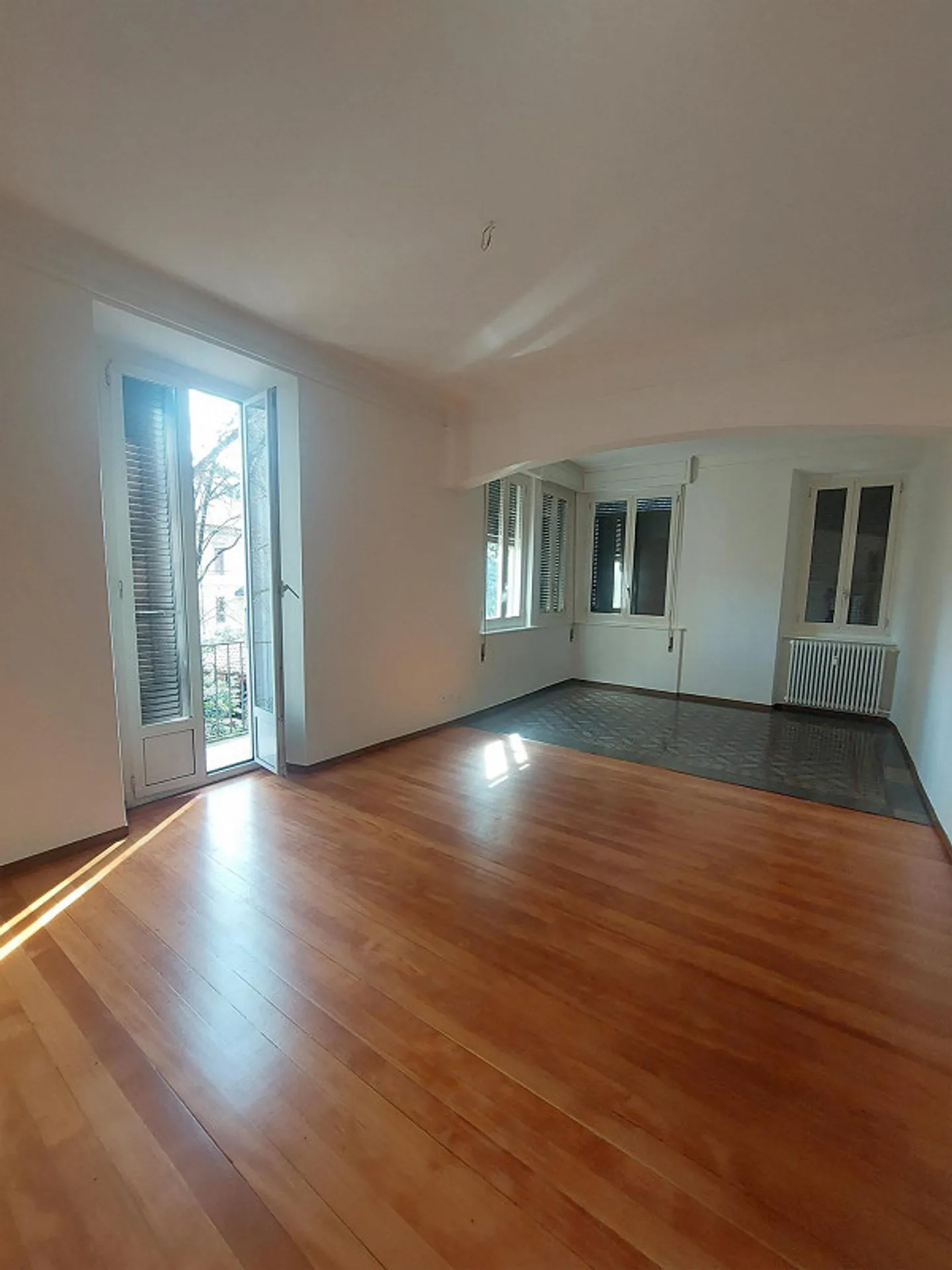 SPACIOUS APARTMENT IN CHIASSO - Photo 2 of 14