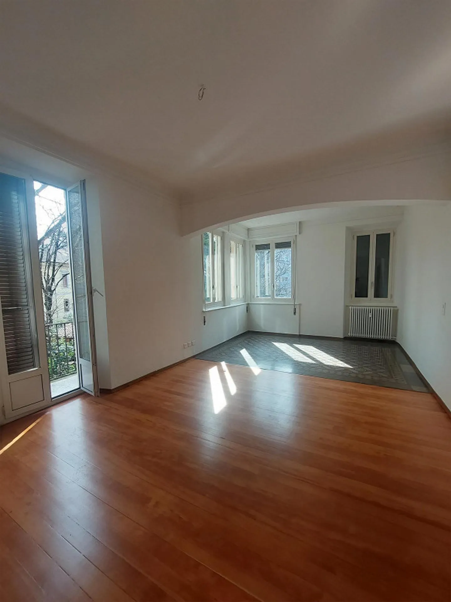 SPACIOUS APARTMENT IN CHIASSO - Photo 4 of 14