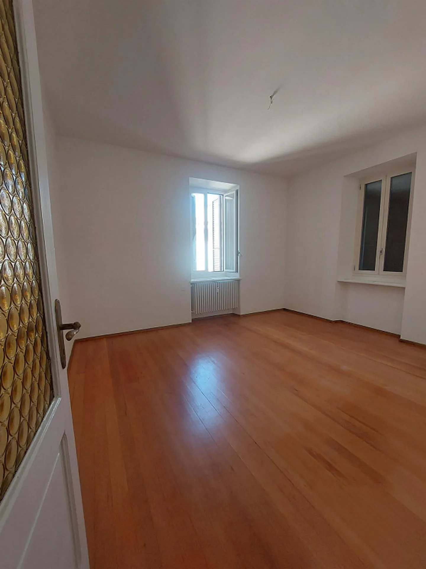 SPACIOUS APARTMENT IN CHIASSO - Photo 8 of 14