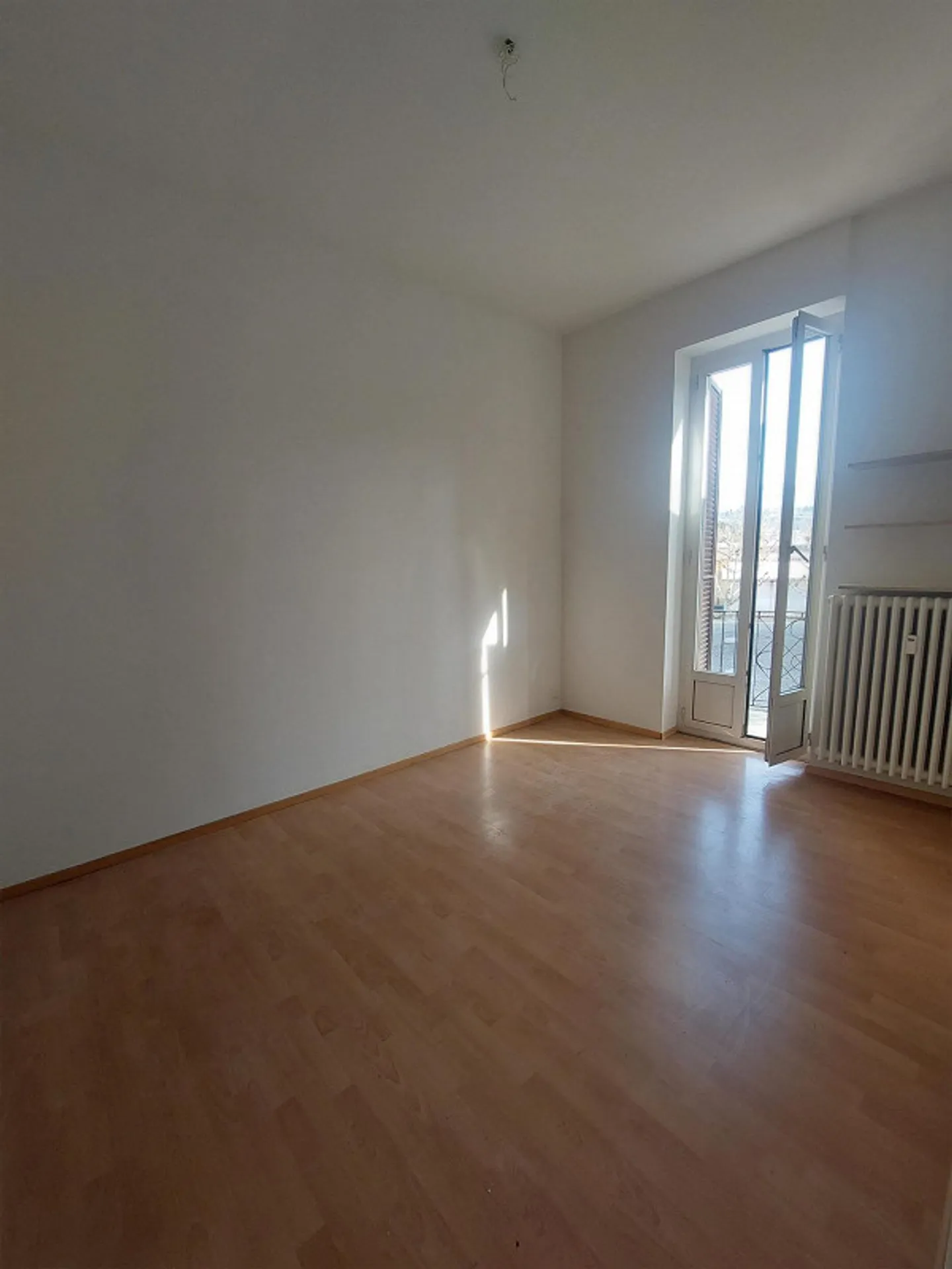 SPACIOUS APARTMENT IN CHIASSO - Photo 10 of 14