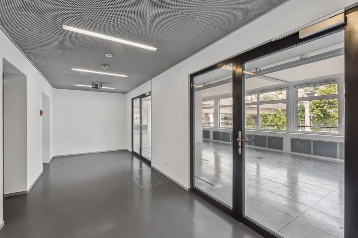 Spazio ufficio in una proprietà moderna - Foto 4 di 11