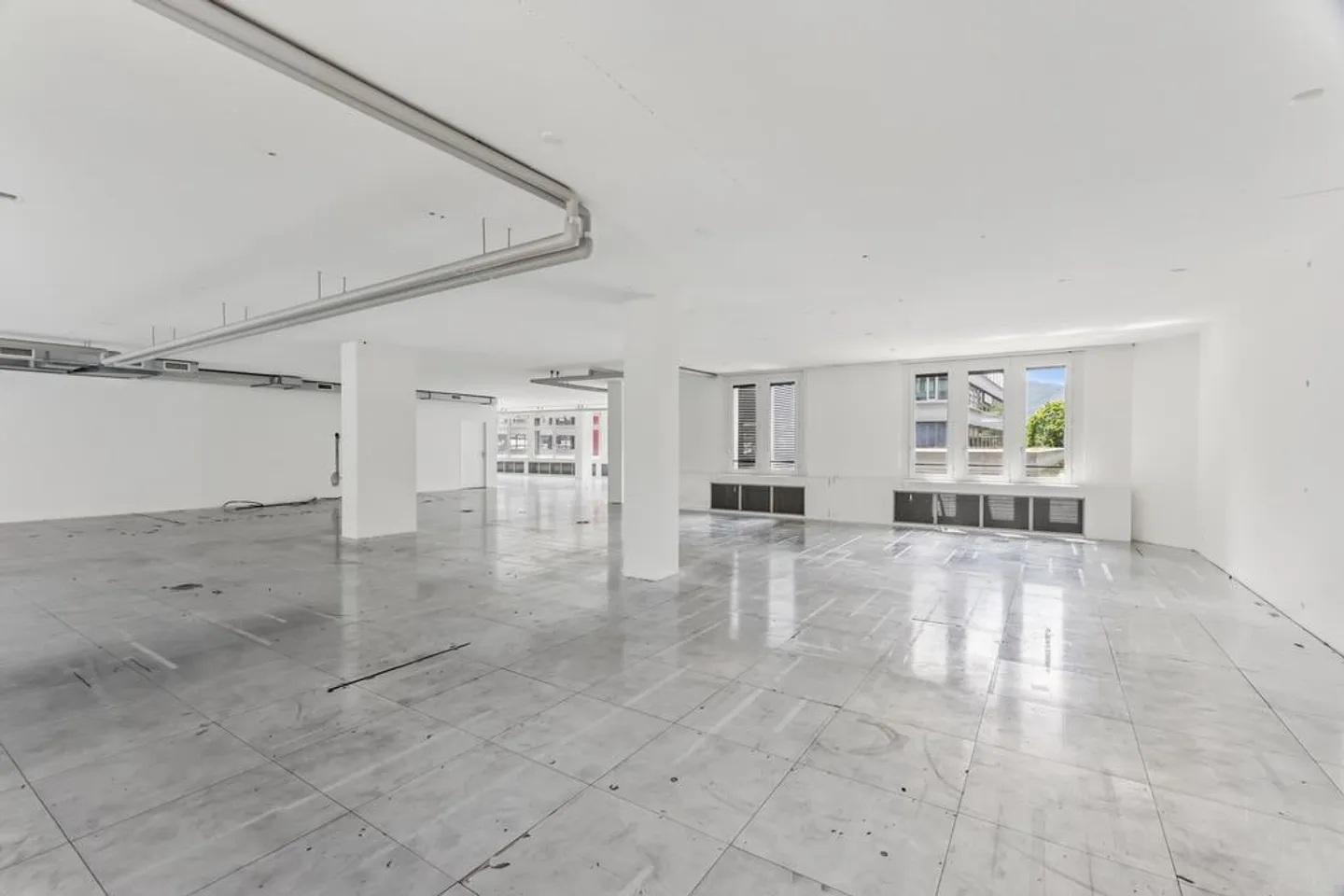 Spazio ufficio in una proprietà moderna - Foto 6 di 11