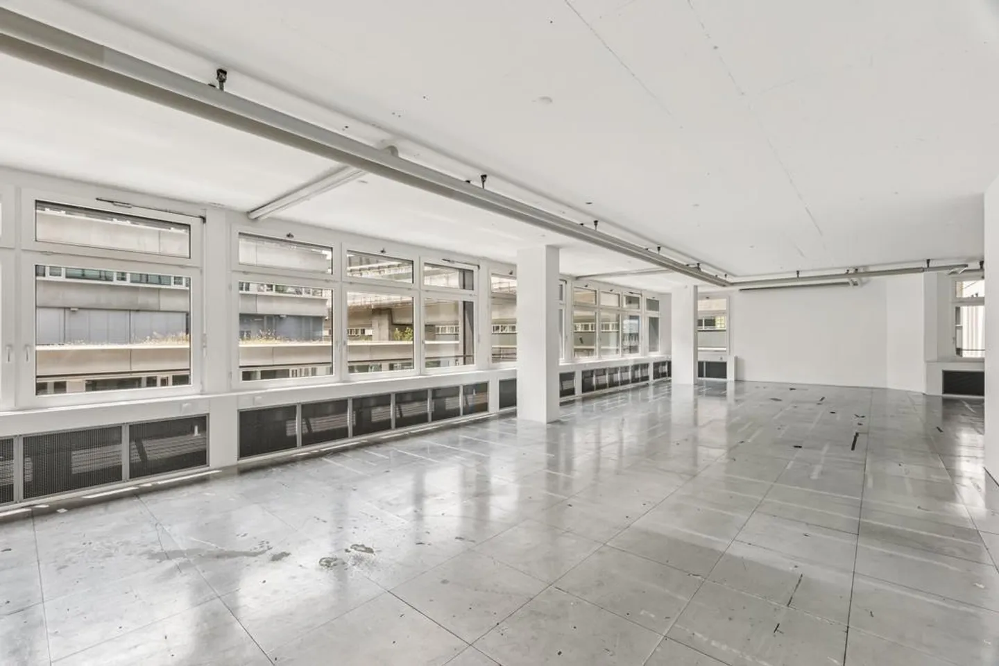 Spazio ufficio in una proprietà moderna - Foto 7 di 11