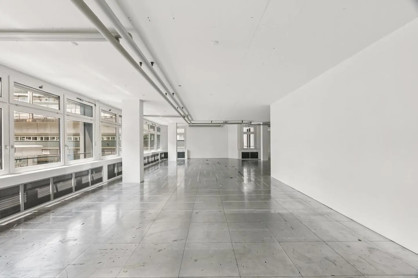 Spazio ufficio in una proprietà moderna - Foto 8 di 11