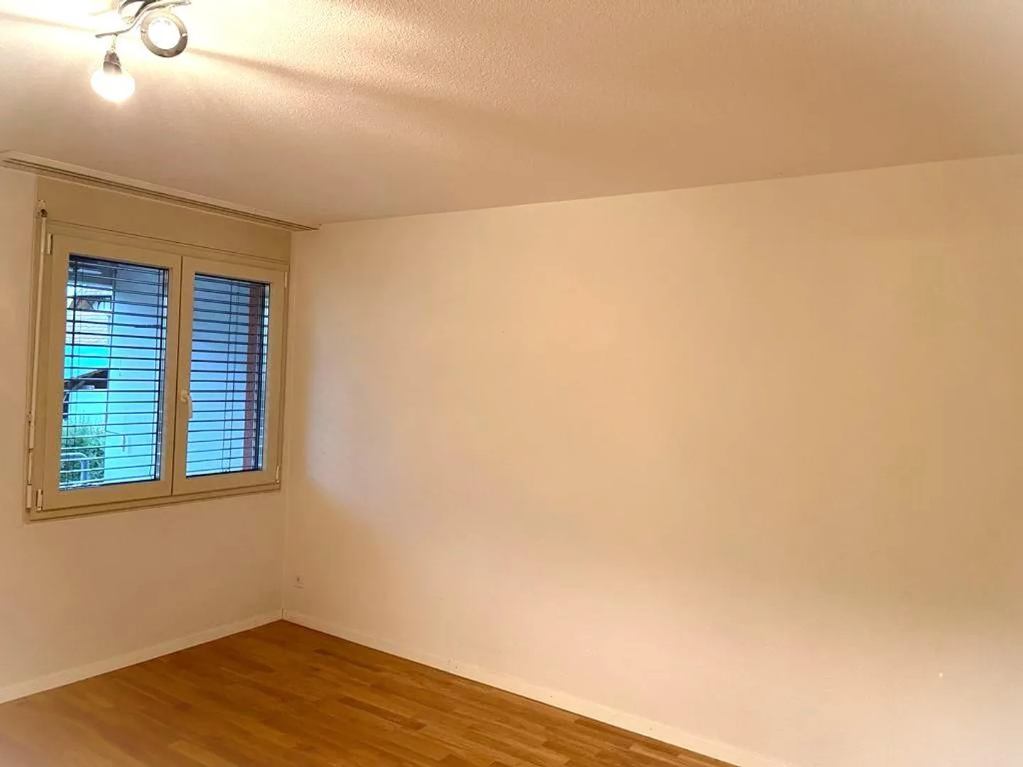 Cozy 2½-room apartment, centrally located - Photo 3 of 4