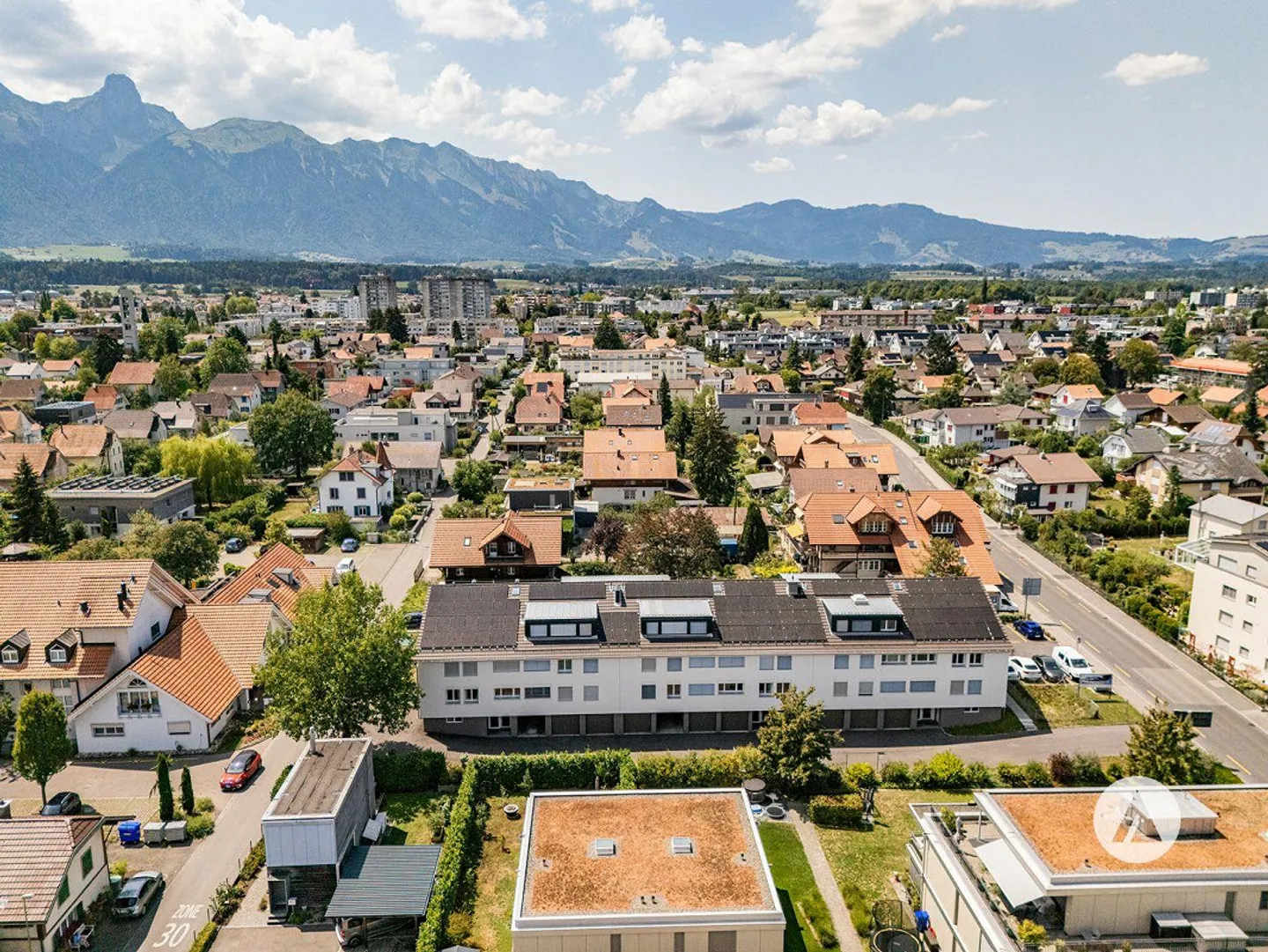 Propriété modernisée dans un bon emplacement - Photo 3 sur 13