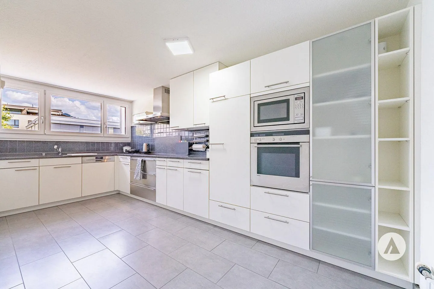 Propriété modernisée dans un bon emplacement - Photo 8 sur 13