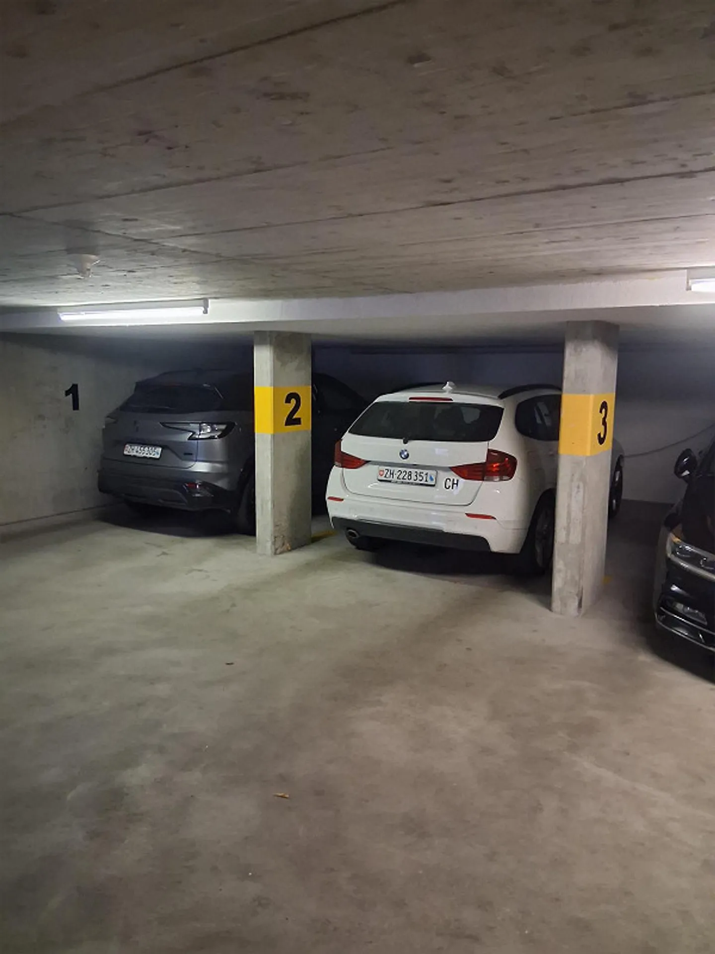 Parkplatz in Kloten - Foto 2 von 2