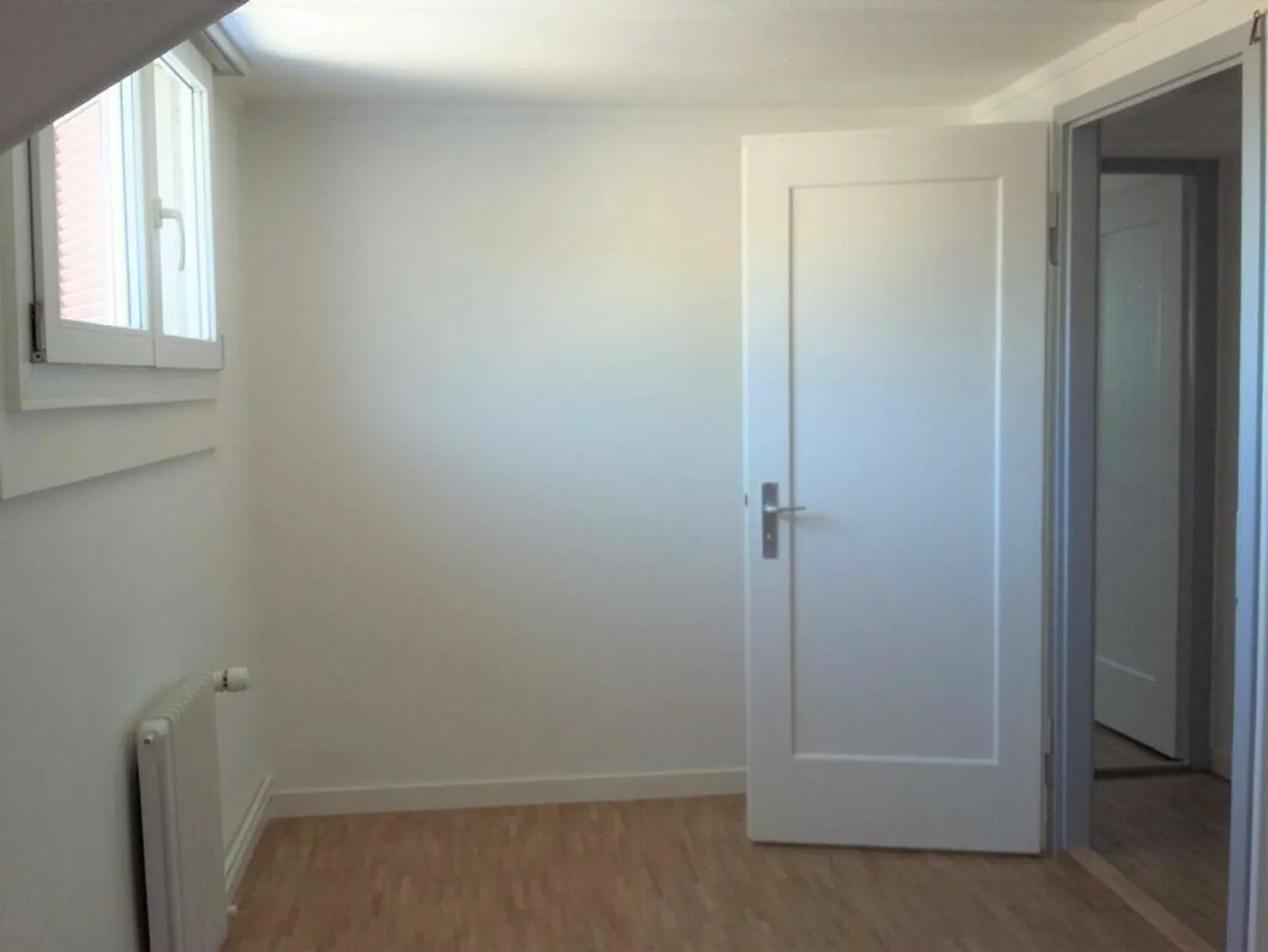 Renovated attic apartment with large balcony - Photo 6 of 8