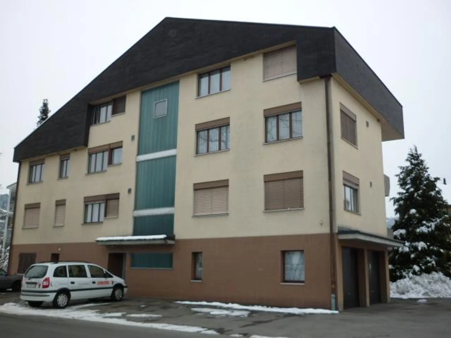 3.0 room apartment on the 1st floor with two balconies - Photo 1 of 1