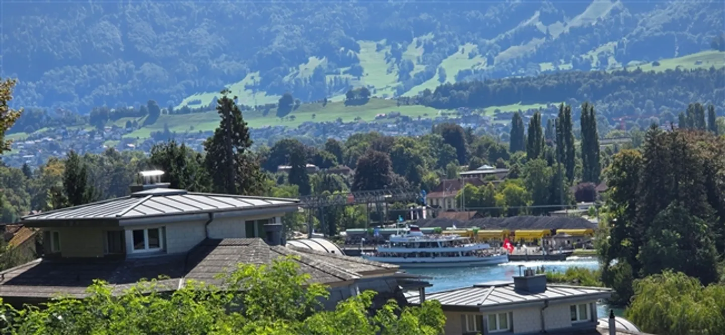 Vie exclusive pour les jeunes amateurs de luxe - TOUT DIFFÉRENT DE 08/15 - Photo 12 sur 13