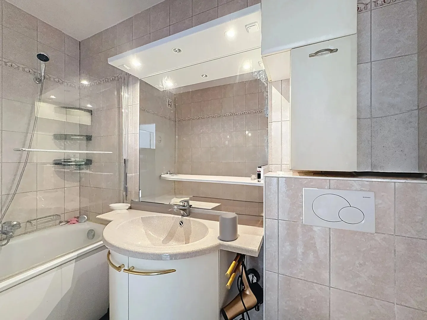 Spacious 2.5 rooms close to amenities - Photo 7 of 7