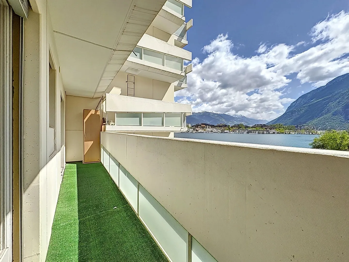 Spacious 2.5 rooms close to amenities - Photo 4 of 7