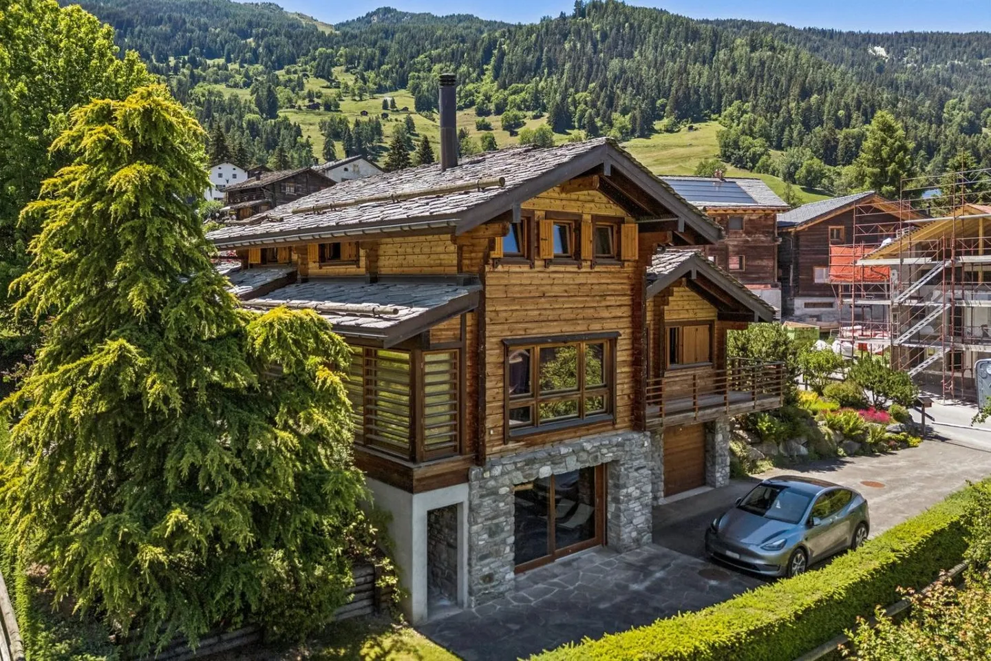 Individual chalet of 7.5 rooms of 250 m2 - Photo 1 of 13