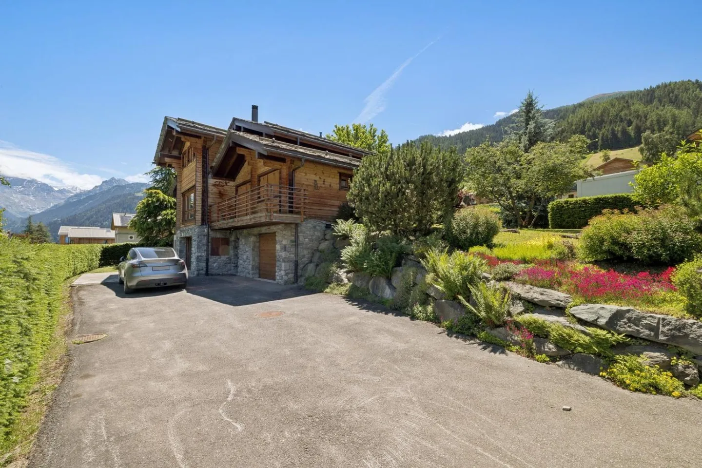 Individual chalet of 7.5 rooms of 250 m2 - Photo 6 of 13