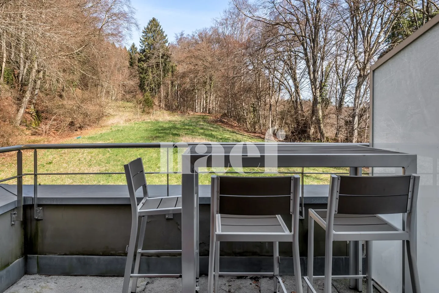 4.5-room penthouse apartment in Chardonne - Photo 10 of 12