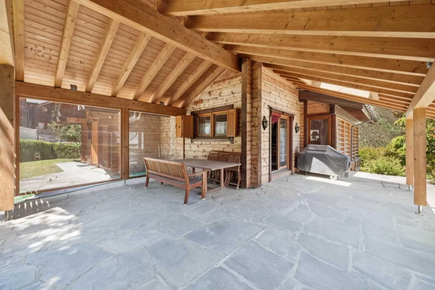 Individual chalet of 7.5 rooms of 250 m2 - Photo 8 of 13