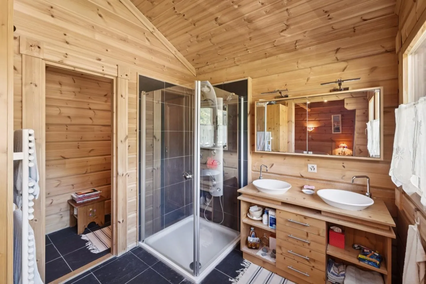 Individual chalet of 7.5 rooms of 250 m2 - Photo 9 of 13
