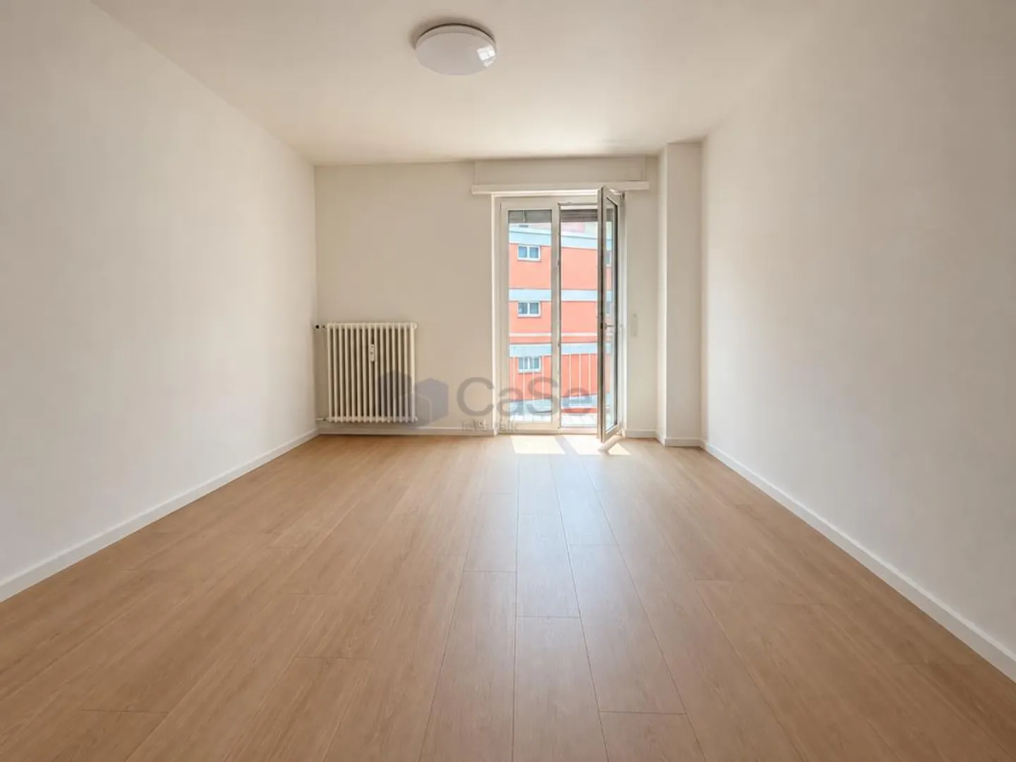 RENT MASSAGNO - LIVE IN A SPACIOUS AND BRIGHT 4.5 COMPLETELY RENOVATED - Photo 2 of 7