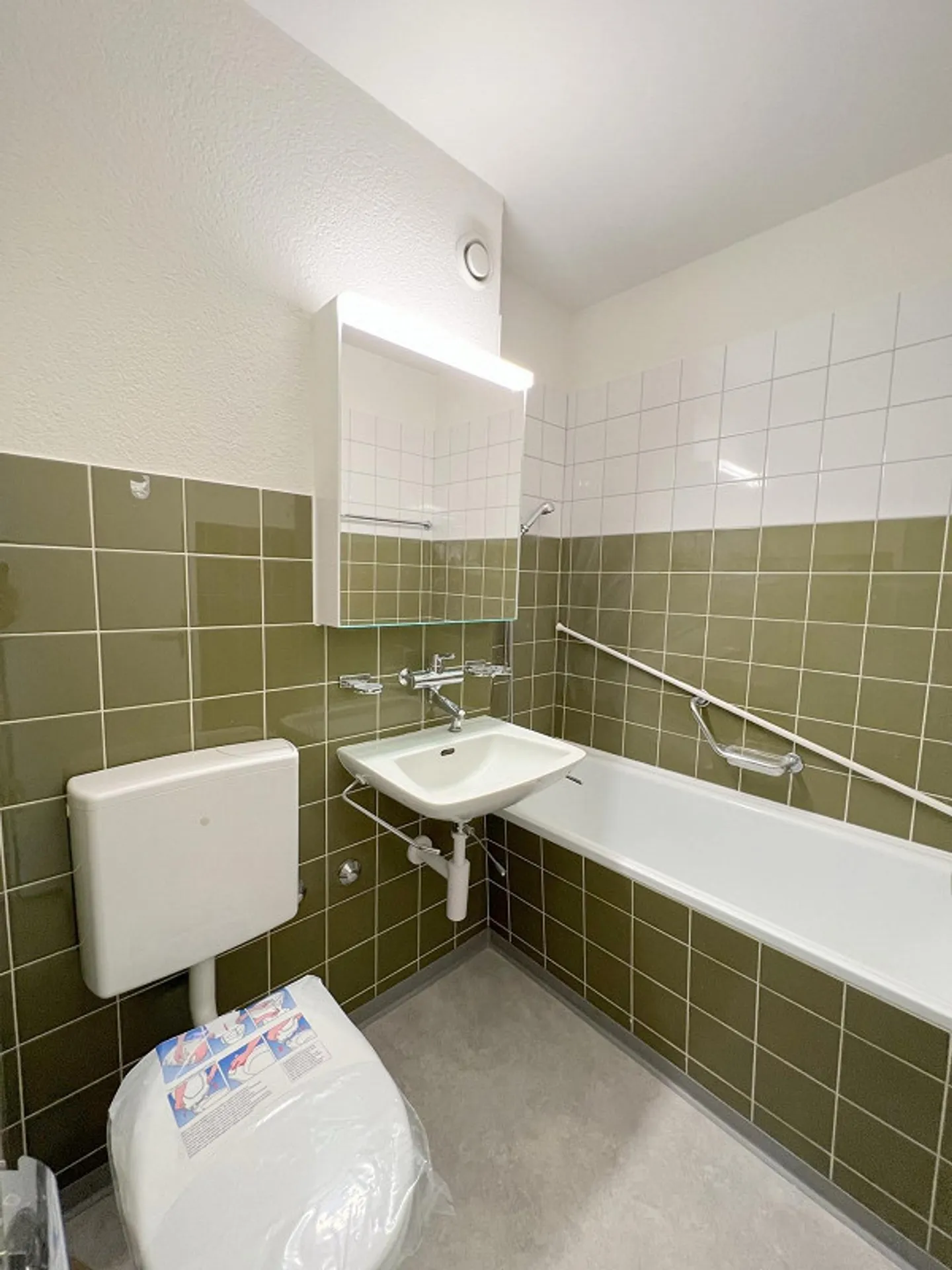 Cercasi nuovo inquilino - Studio parzialmente arredato - Foto 2 di 4