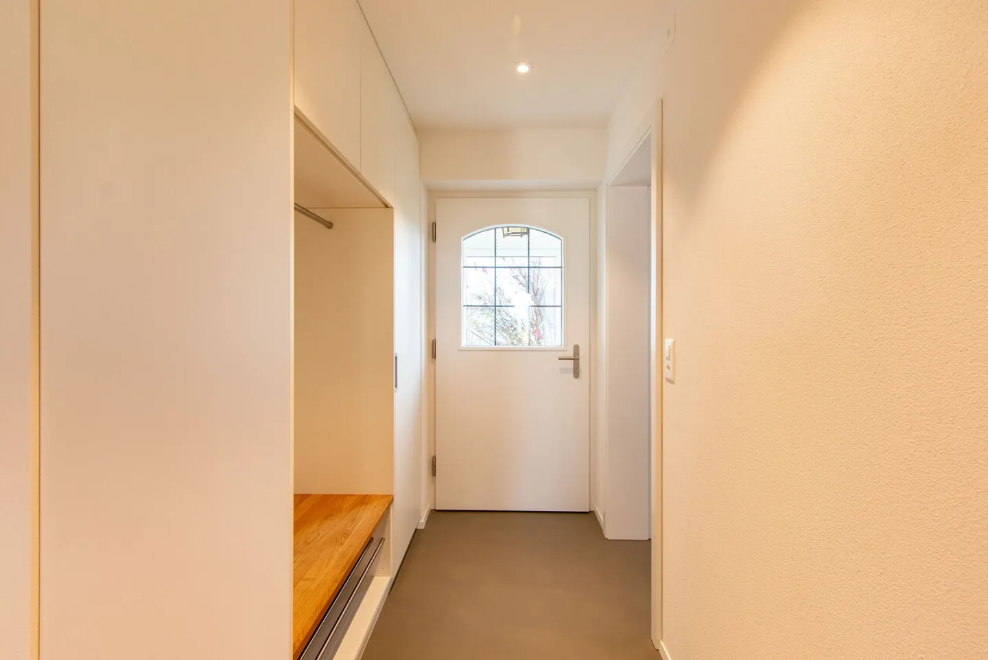 Traumhaftes 5,5-Zimmer-Einfamilienhaus am See - Foto 2 von 13