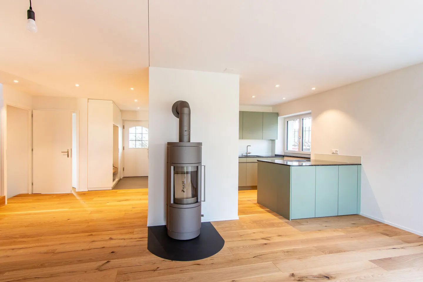 Traumhaftes 5,5-Zimmer-Einfamilienhaus am See - Foto 3 von 13