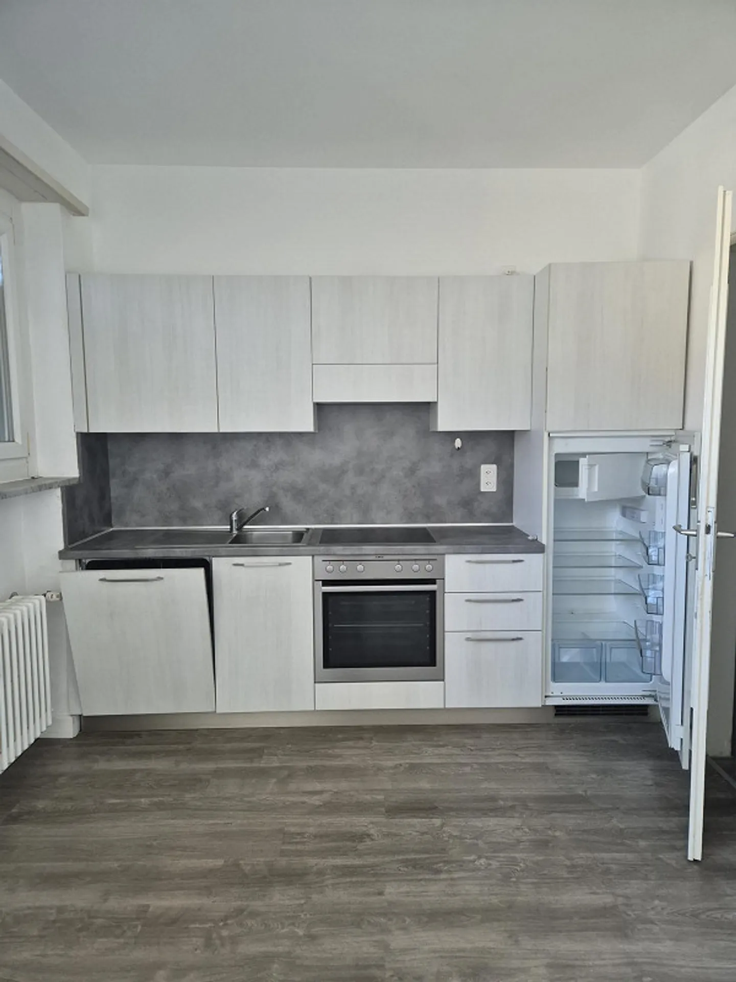 APPARTEMENT À BALERNA - Photo 2 sur 23