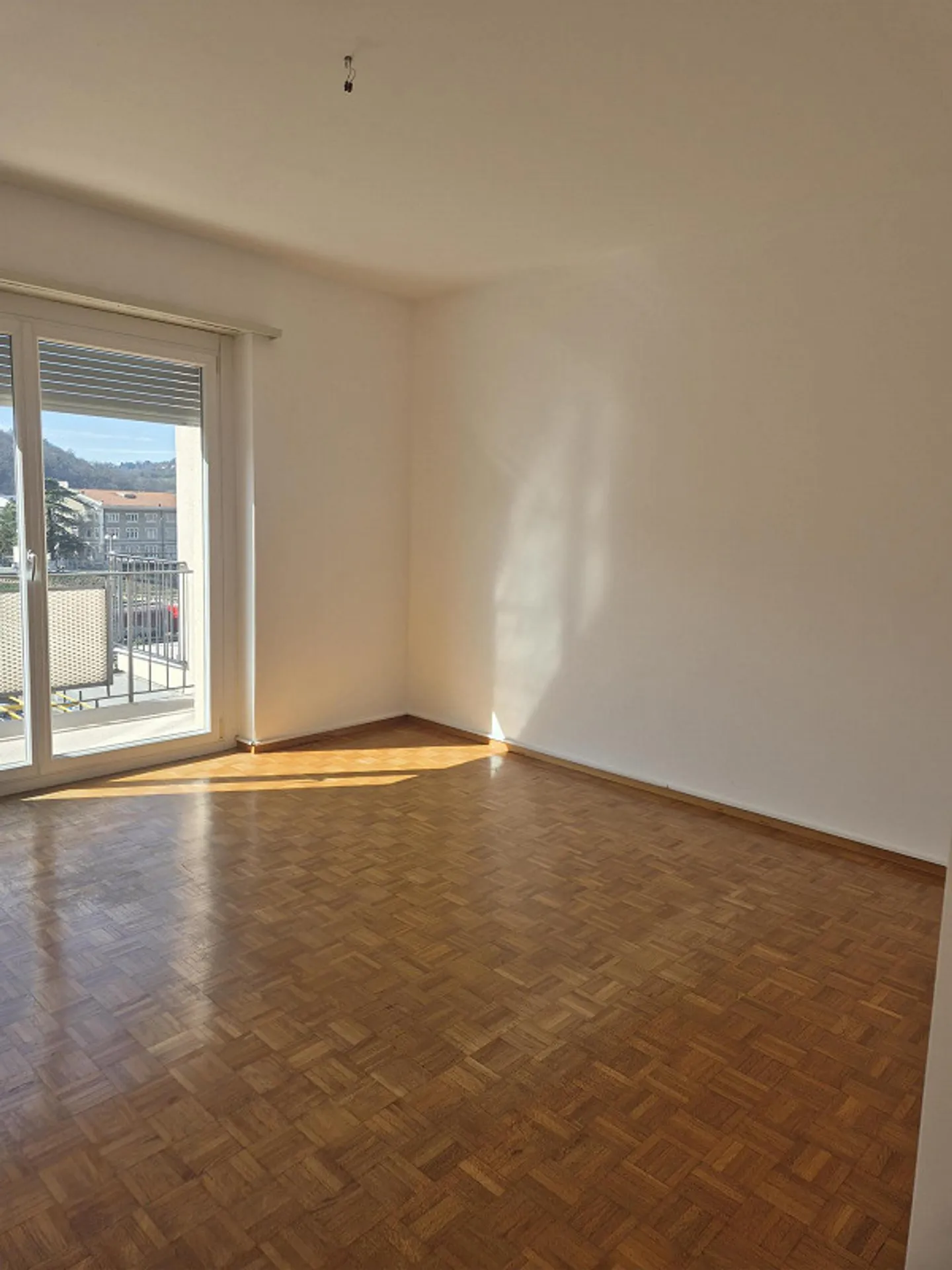 APPARTEMENT À BALERNA - Photo 4 sur 23