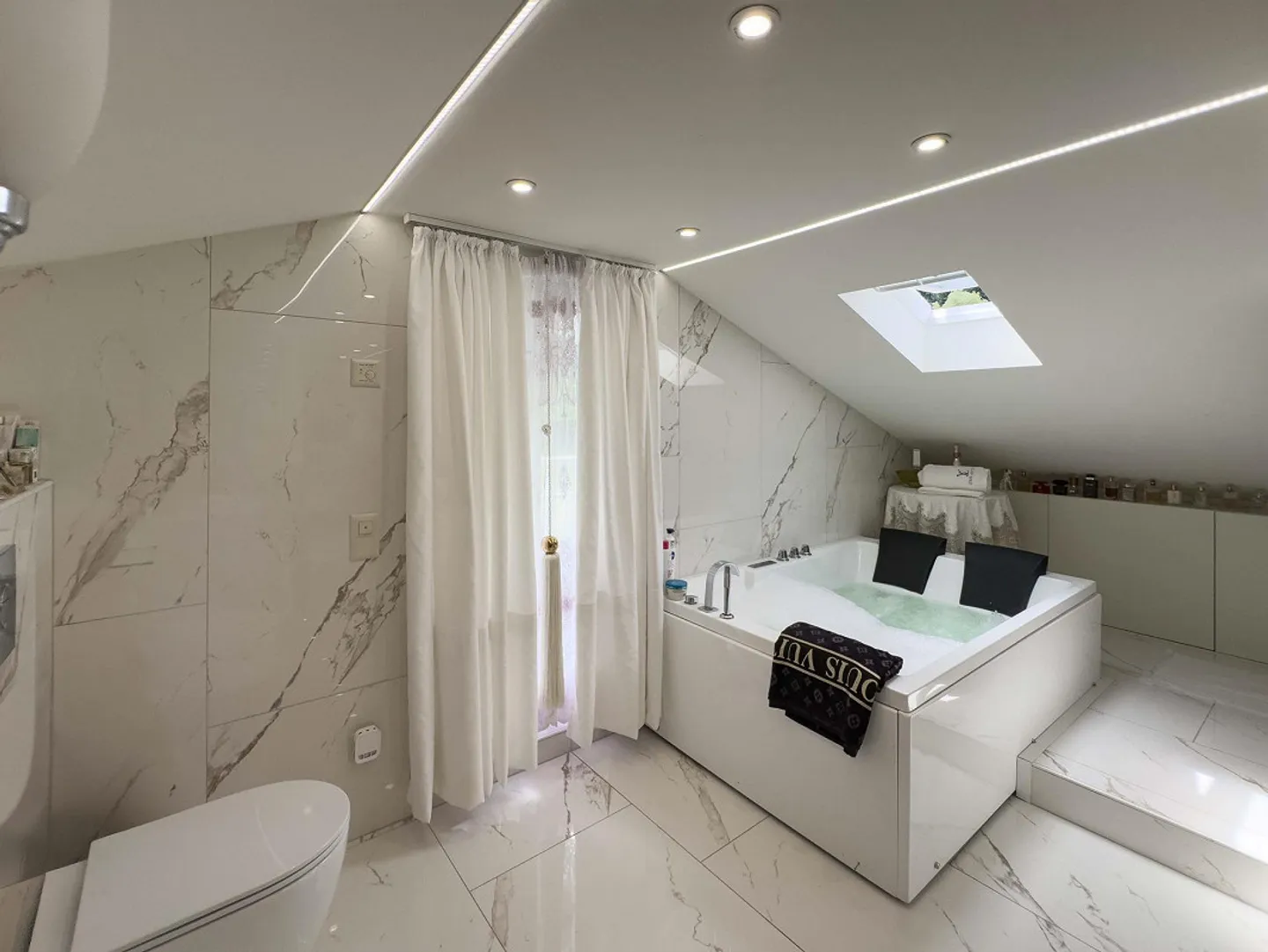 House with large garden in Figino, a short distance from the lake - Photo 6 of 11
