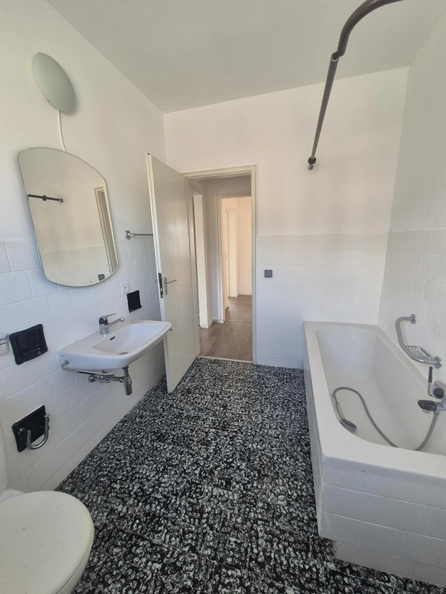 APPARTEMENT À BALERNA - Photo 22 sur 23